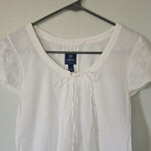 Izod | White Eyelet Cap Sleeve Top Size Small